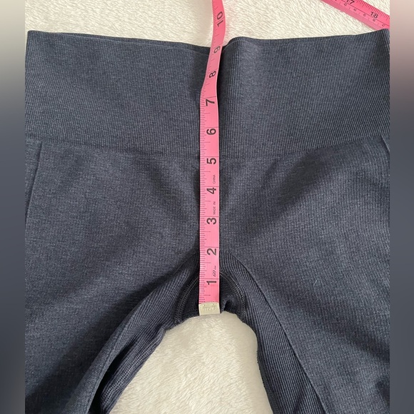 Lululemon “In the flow” crop leggings - Picture 5 of 5